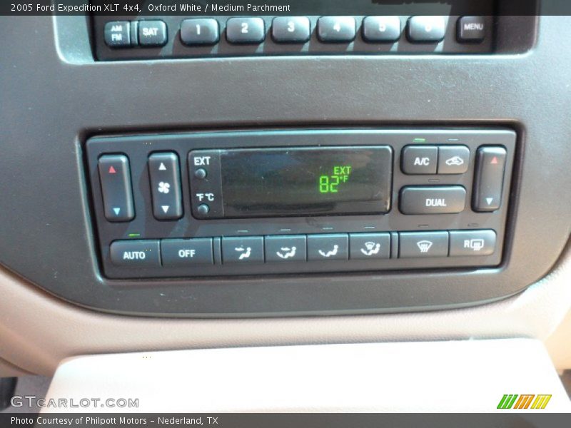 Oxford White / Medium Parchment 2005 Ford Expedition XLT 4x4