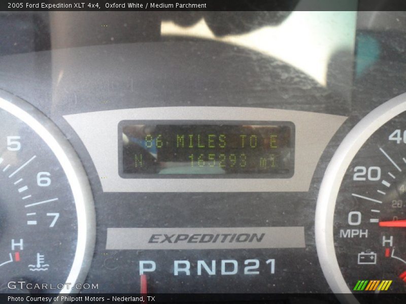 Oxford White / Medium Parchment 2005 Ford Expedition XLT 4x4