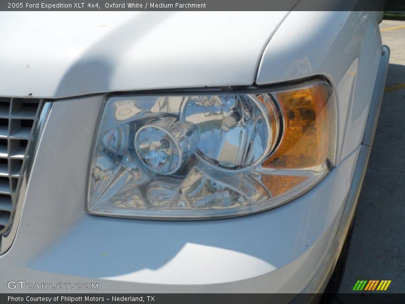 Oxford White / Medium Parchment 2005 Ford Expedition XLT 4x4