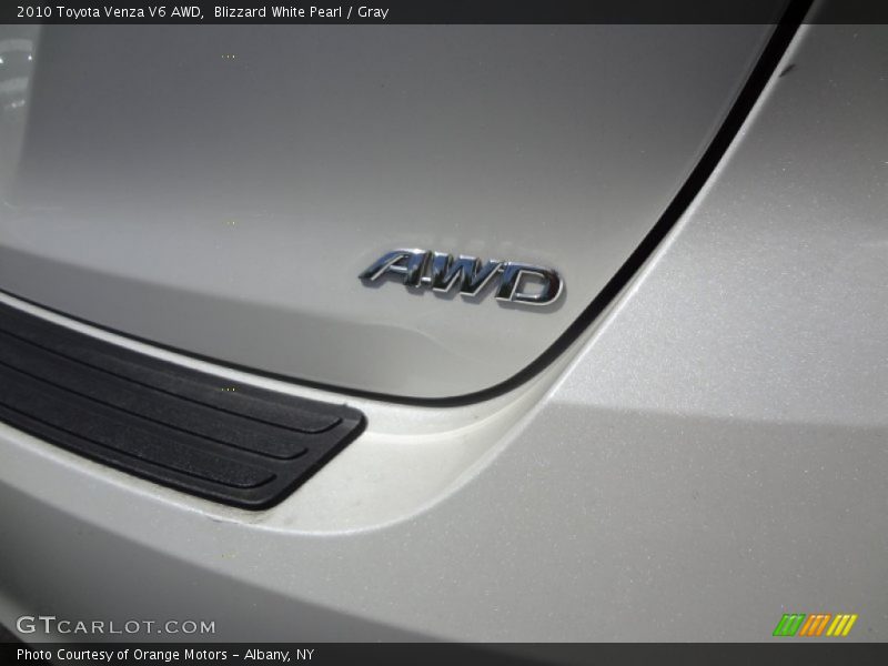 Blizzard White Pearl / Gray 2010 Toyota Venza V6 AWD