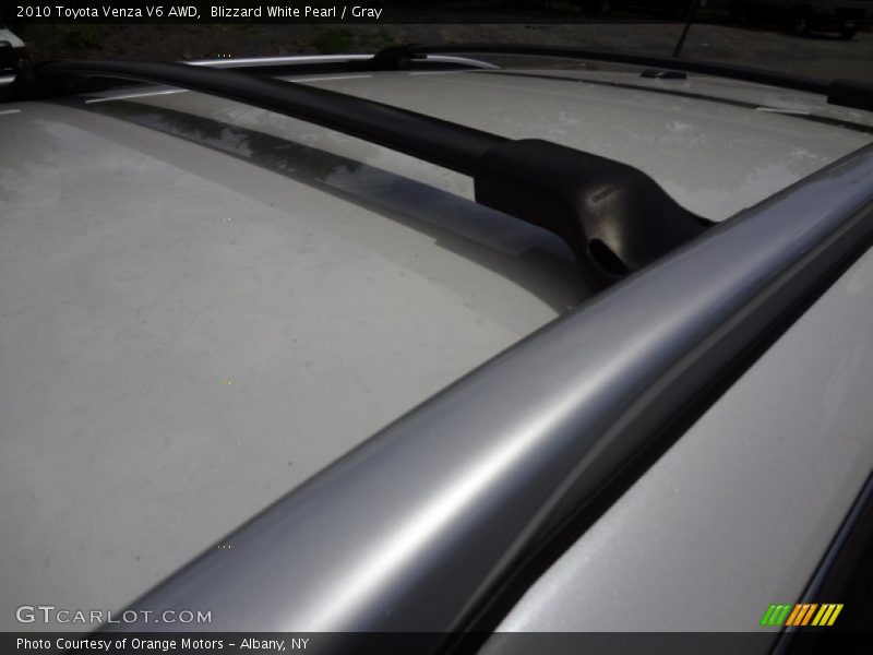 Blizzard White Pearl / Gray 2010 Toyota Venza V6 AWD