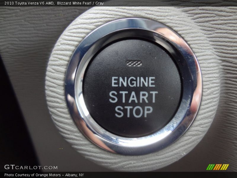 Blizzard White Pearl / Gray 2010 Toyota Venza V6 AWD