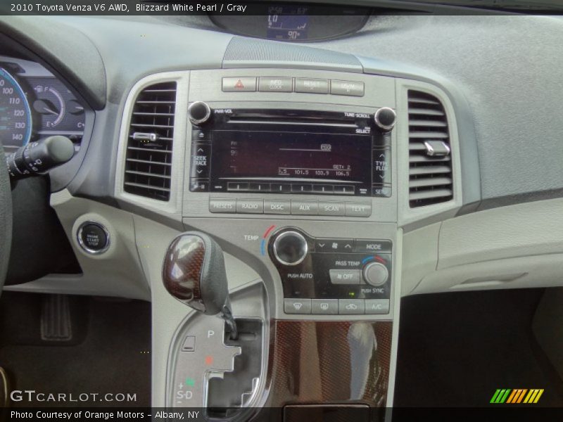 Blizzard White Pearl / Gray 2010 Toyota Venza V6 AWD