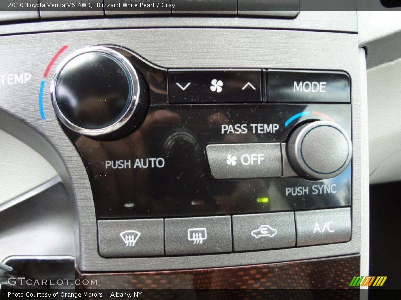 Blizzard White Pearl / Gray 2010 Toyota Venza V6 AWD