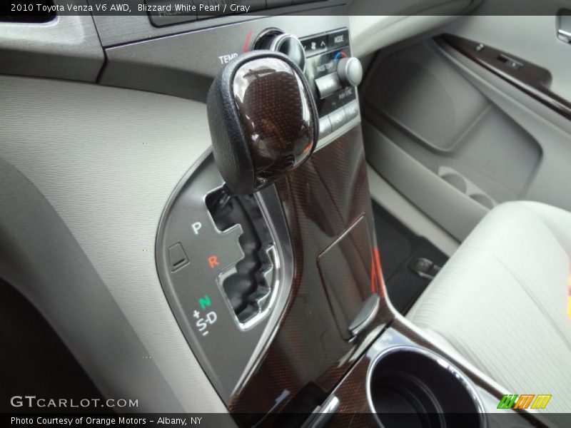 Blizzard White Pearl / Gray 2010 Toyota Venza V6 AWD