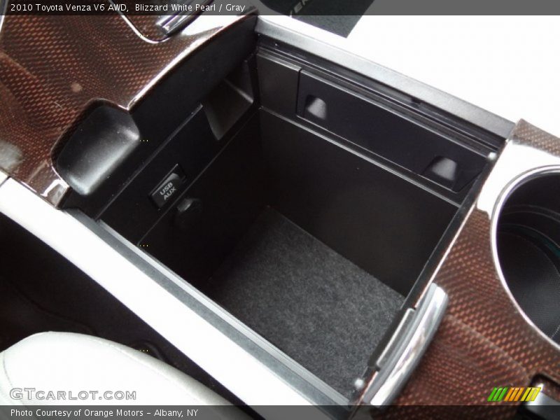 Blizzard White Pearl / Gray 2010 Toyota Venza V6 AWD
