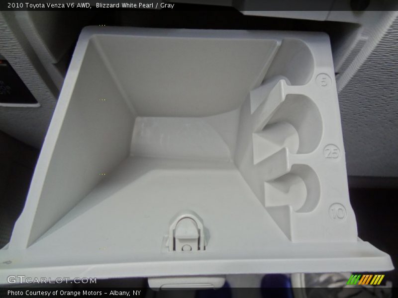 Blizzard White Pearl / Gray 2010 Toyota Venza V6 AWD