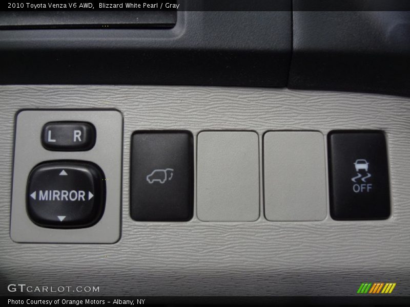 Blizzard White Pearl / Gray 2010 Toyota Venza V6 AWD