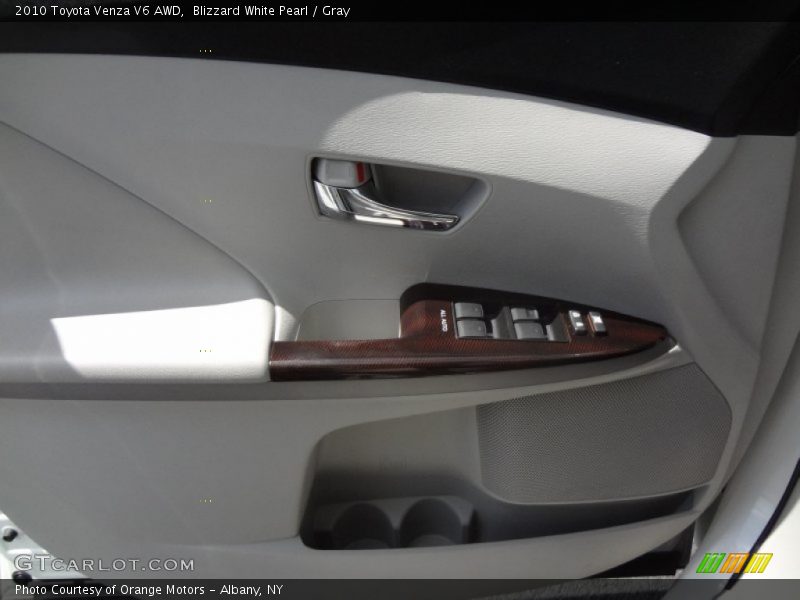 Blizzard White Pearl / Gray 2010 Toyota Venza V6 AWD