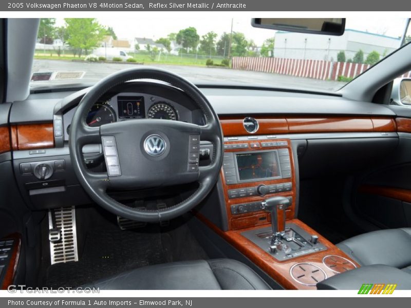 Dashboard of 2005 Phaeton V8 4Motion Sedan