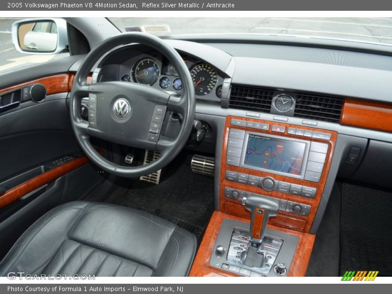 Dashboard of 2005 Phaeton V8 4Motion Sedan