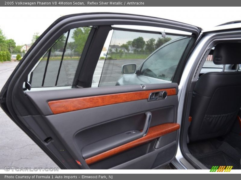 Door Panel of 2005 Phaeton V8 4Motion Sedan
