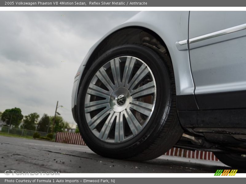  2005 Phaeton V8 4Motion Sedan Wheel