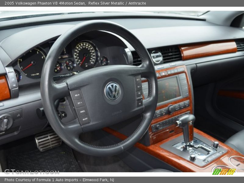 Dashboard of 2005 Phaeton V8 4Motion Sedan