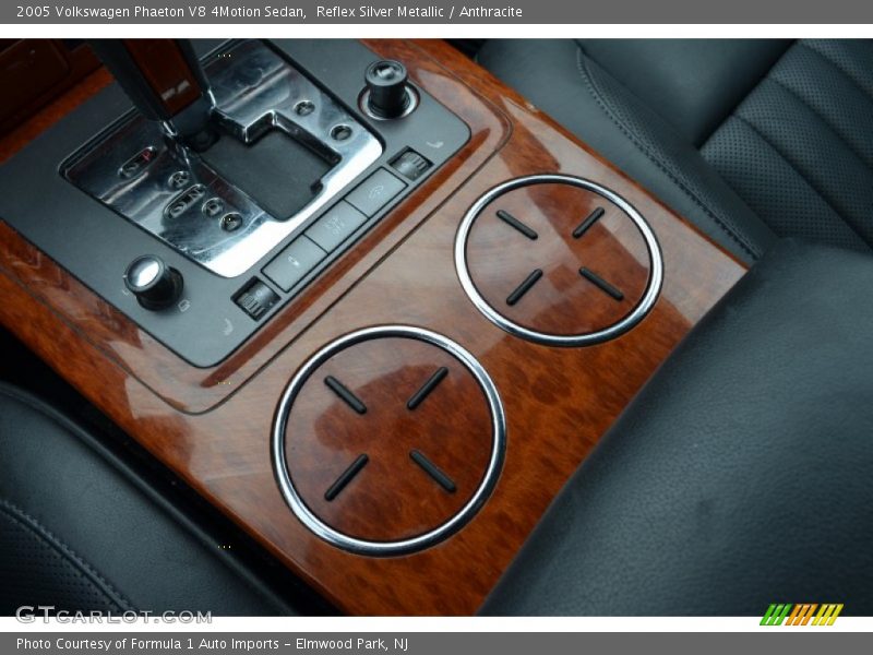 Controls of 2005 Phaeton V8 4Motion Sedan