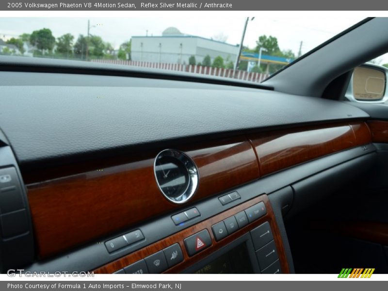 Reflex Silver Metallic / Anthracite 2005 Volkswagen Phaeton V8 4Motion Sedan