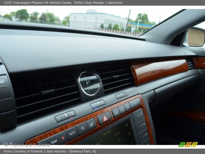 Reflex Silver Metallic / Anthracite 2005 Volkswagen Phaeton V8 4Motion Sedan