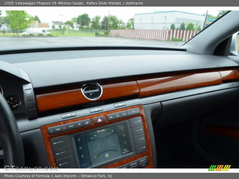 Reflex Silver Metallic / Anthracite 2005 Volkswagen Phaeton V8 4Motion Sedan