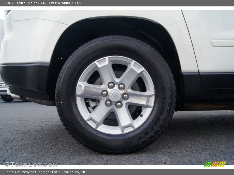 Cream White / Tan 2007 Saturn Outlook XR