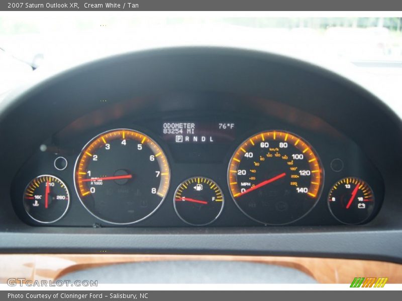Cream White / Tan 2007 Saturn Outlook XR