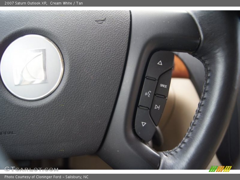 Cream White / Tan 2007 Saturn Outlook XR