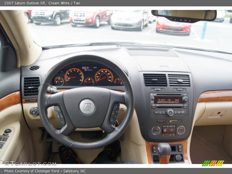 Cream White / Tan 2007 Saturn Outlook XR