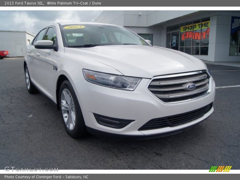White Platinum Tri-Coat / Dune 2013 Ford Taurus SEL