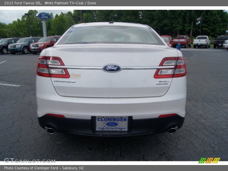 White Platinum Tri-Coat / Dune 2013 Ford Taurus SEL