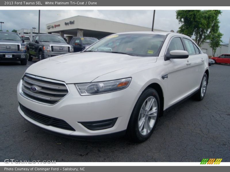 White Platinum Tri-Coat / Dune 2013 Ford Taurus SEL