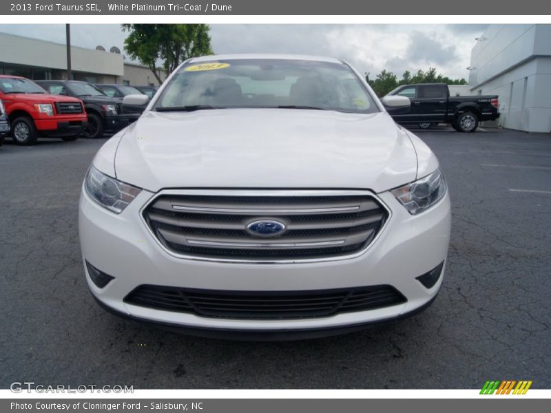 White Platinum Tri-Coat / Dune 2013 Ford Taurus SEL