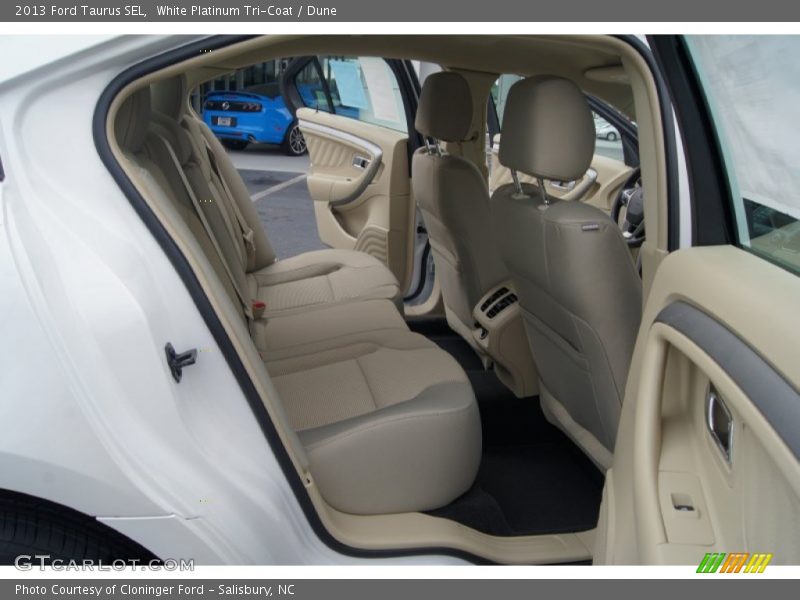 White Platinum Tri-Coat / Dune 2013 Ford Taurus SEL