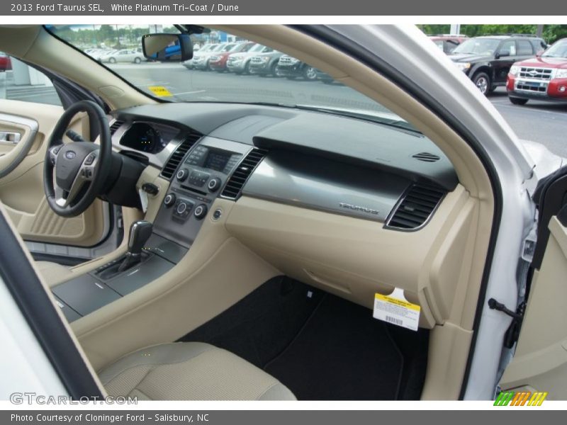 White Platinum Tri-Coat / Dune 2013 Ford Taurus SEL