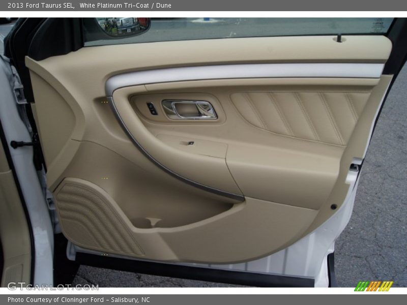 White Platinum Tri-Coat / Dune 2013 Ford Taurus SEL