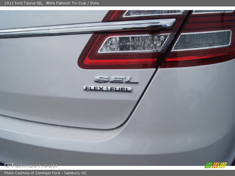 White Platinum Tri-Coat / Dune 2013 Ford Taurus SEL