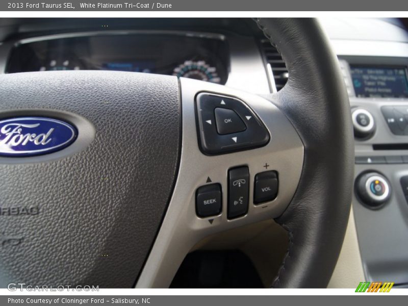 White Platinum Tri-Coat / Dune 2013 Ford Taurus SEL