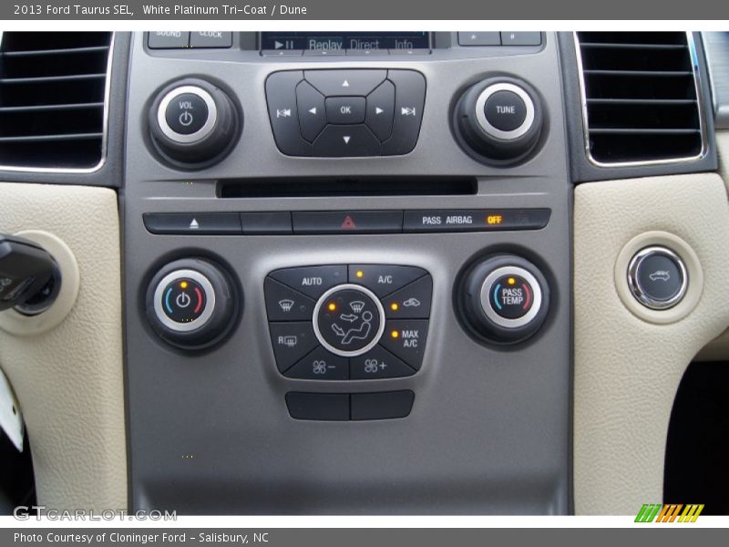 White Platinum Tri-Coat / Dune 2013 Ford Taurus SEL