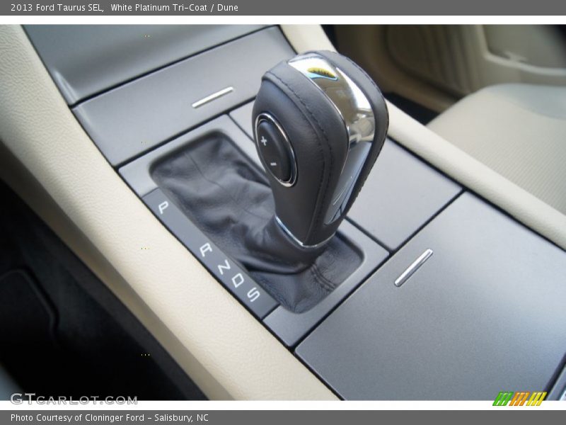 White Platinum Tri-Coat / Dune 2013 Ford Taurus SEL