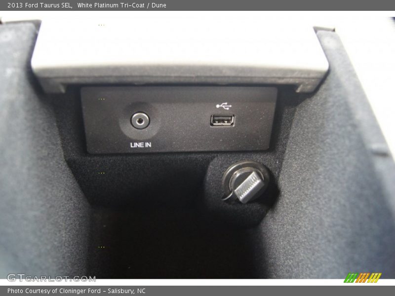White Platinum Tri-Coat / Dune 2013 Ford Taurus SEL