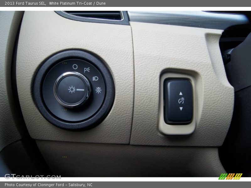 White Platinum Tri-Coat / Dune 2013 Ford Taurus SEL