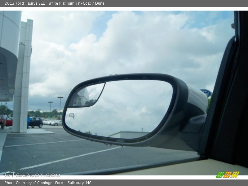 White Platinum Tri-Coat / Dune 2013 Ford Taurus SEL