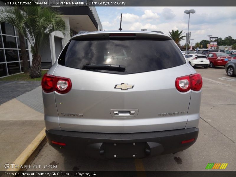 Silver Ice Metallic / Dark Gray/Light Gray 2010 Chevrolet Traverse LT