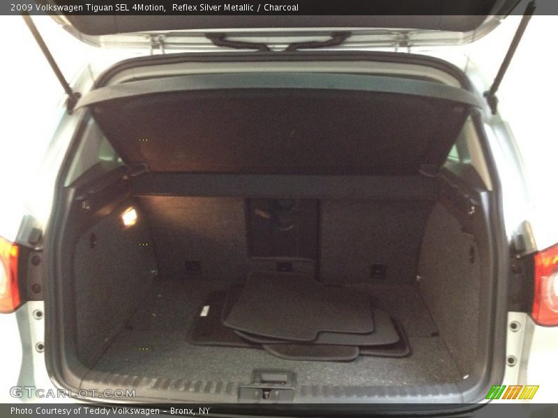 Reflex Silver Metallic / Charcoal 2009 Volkswagen Tiguan SEL 4Motion