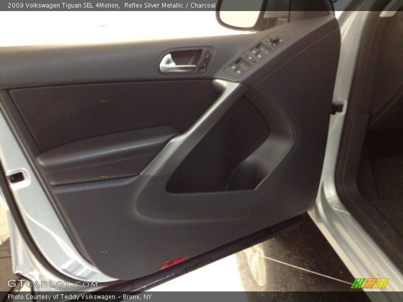 Reflex Silver Metallic / Charcoal 2009 Volkswagen Tiguan SEL 4Motion