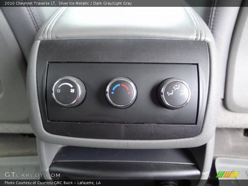 Silver Ice Metallic / Dark Gray/Light Gray 2010 Chevrolet Traverse LT