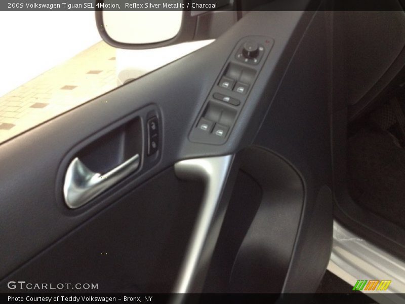 Reflex Silver Metallic / Charcoal 2009 Volkswagen Tiguan SEL 4Motion