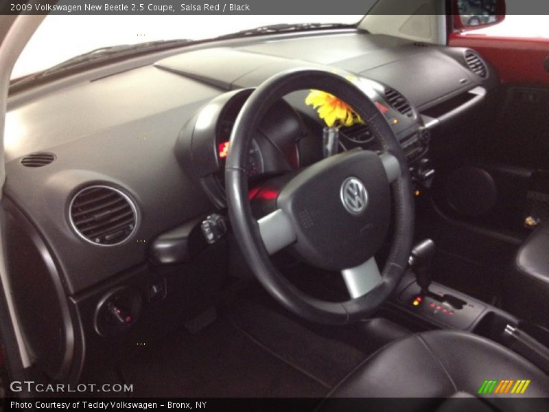 Salsa Red / Black 2009 Volkswagen New Beetle 2.5 Coupe