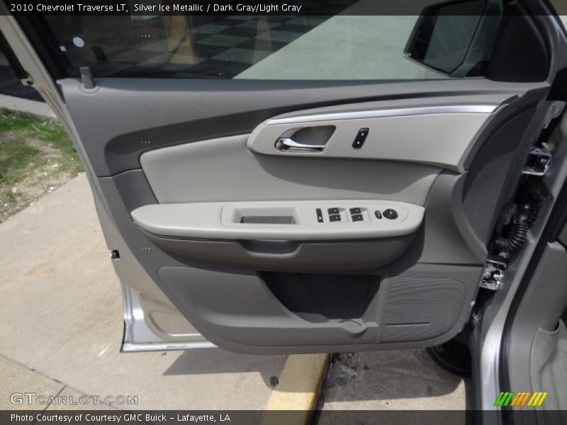 Silver Ice Metallic / Dark Gray/Light Gray 2010 Chevrolet Traverse LT