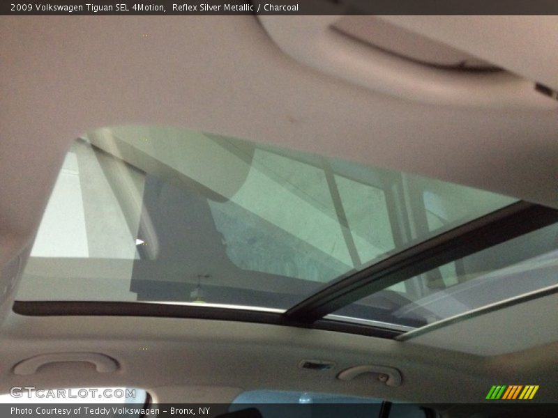 Reflex Silver Metallic / Charcoal 2009 Volkswagen Tiguan SEL 4Motion