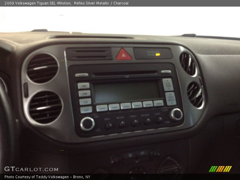 Reflex Silver Metallic / Charcoal 2009 Volkswagen Tiguan SEL 4Motion