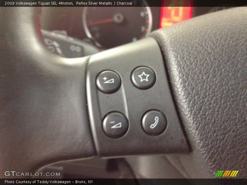 Reflex Silver Metallic / Charcoal 2009 Volkswagen Tiguan SEL 4Motion